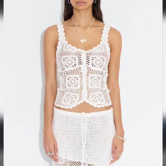 Clio Tops - Clio Linen Blend Crochet Sleeves Top With Scallop Trim